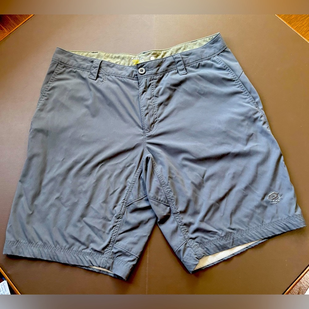 Mountain Hardwear size 38 shorts